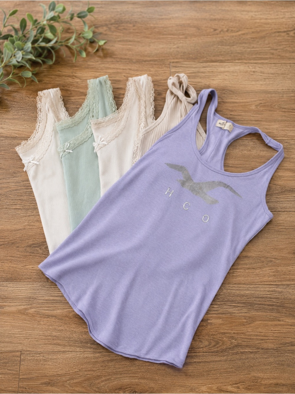 Tank top bundle Xs hollister
